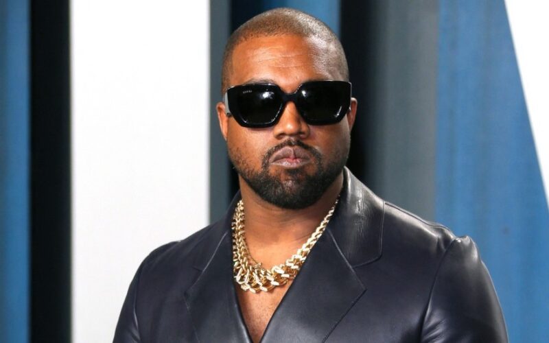 Kanye West arrives in Moscow