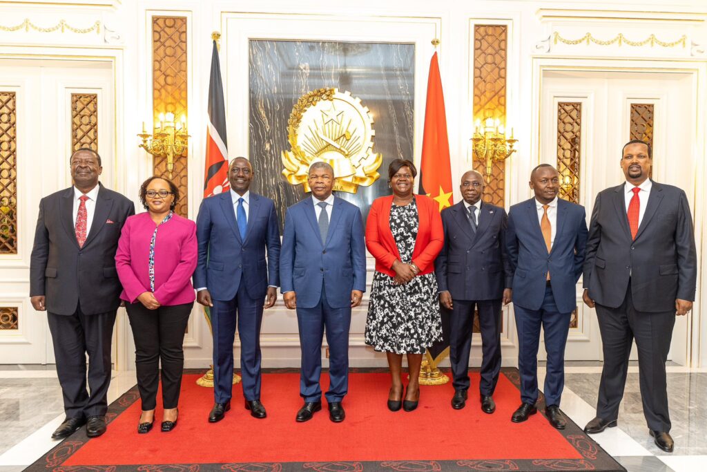 President William Ruto and Angolan President João Lourenço with respective delegations.